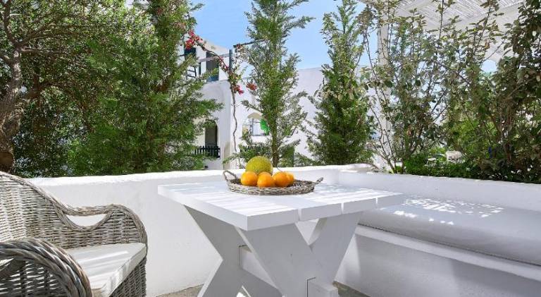 Holiday apartment with patio — photo 2