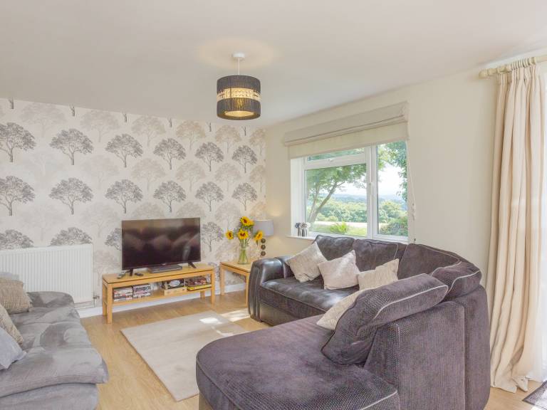 Family-friendly lovely cottage with yard & pool | Pets allowed — photo 3