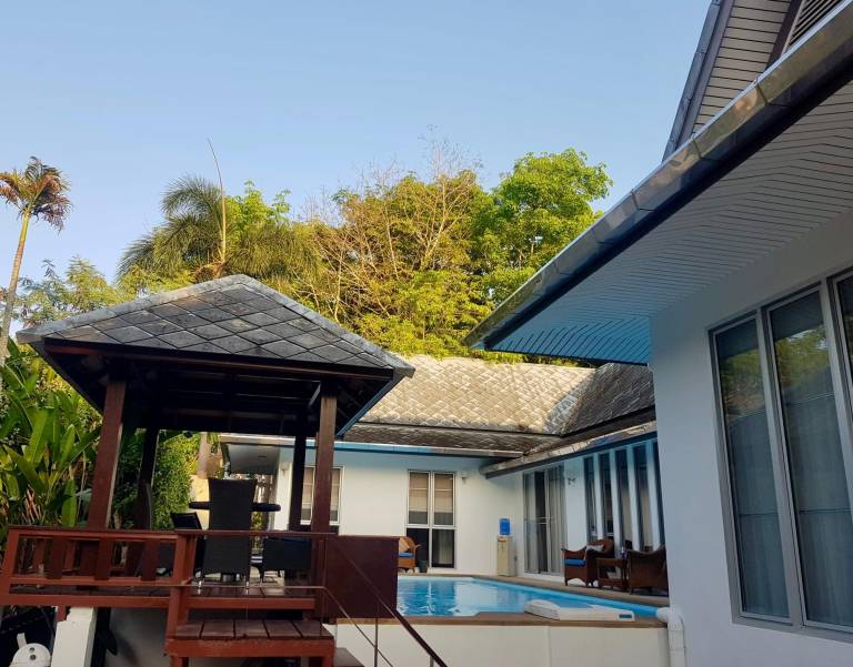 Villa with BBQ, yard & private pool — photo 4