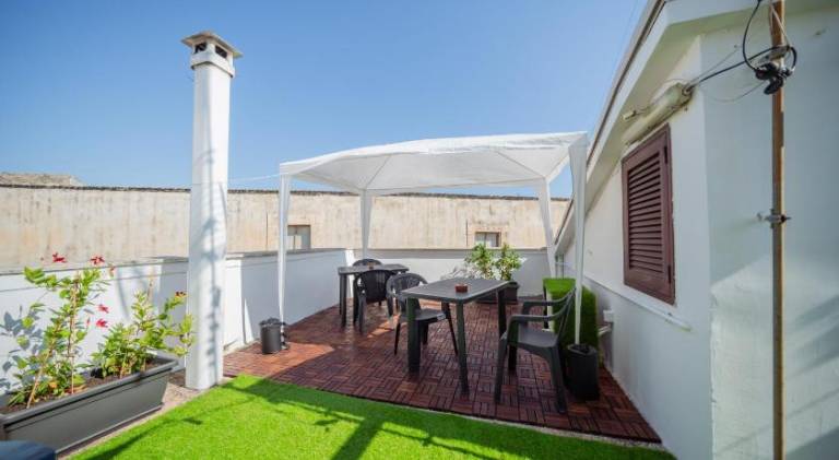 Holiday apartment with patio — photo 3
