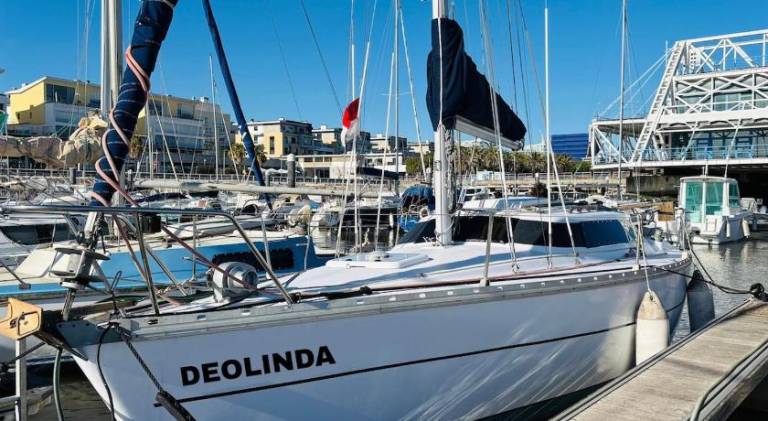 Deolinda Charming Boat Stay at Oriente Marina in Lisbon