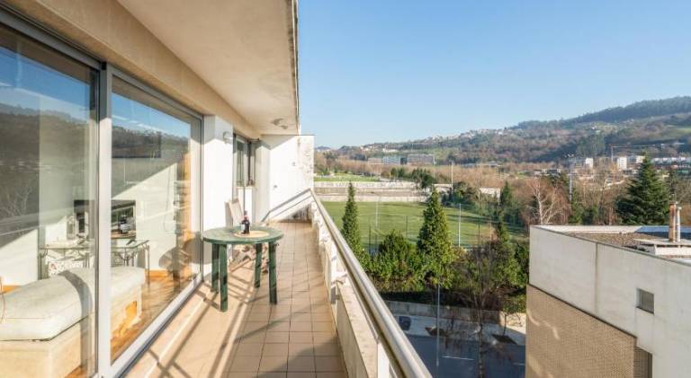 Host Wise - Homely Large Flat - Balcony — photo 3