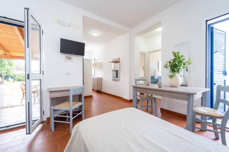 Lovely holiday apartment with pool, patio & yard | Next to the beach | Pets are welcome — photo 2