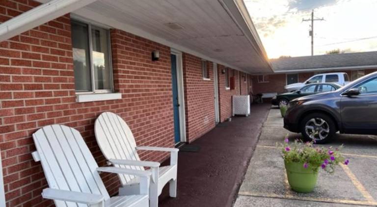 Travelers Inn Olney — photo 5