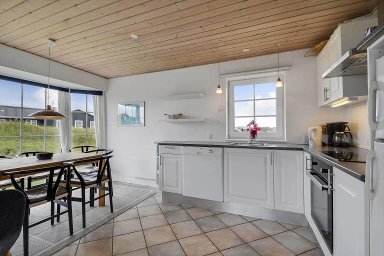 Vacation home with barbecue, terrace & sauna — photo 2