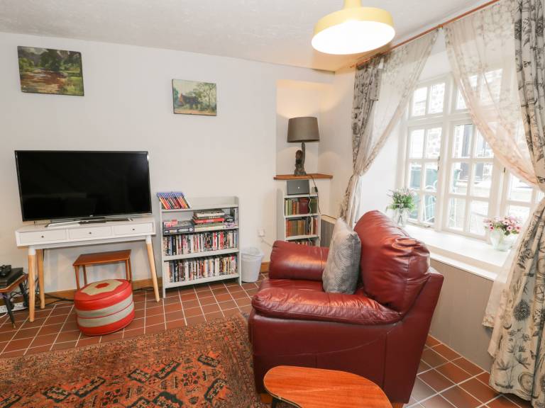 Cottage with yard & terrace | Beach view — photo 4