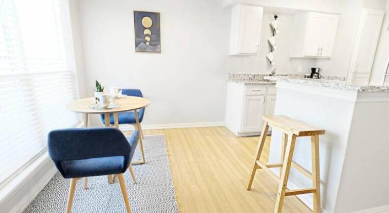 Apartment with pool — photo 4