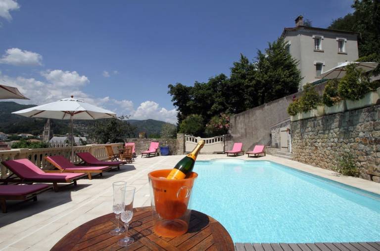 Vacation home with heated pool & hot tub | River view in Aubenas