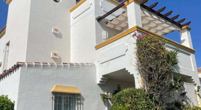 Holiday apartment with patio, garden & private pool | Dogs allowed — photo 4