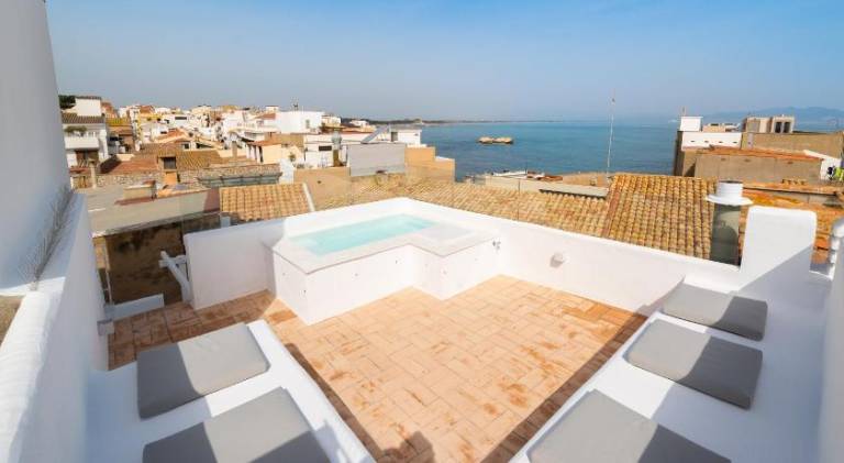 Holiday apartment with patio & private pool — photo 4