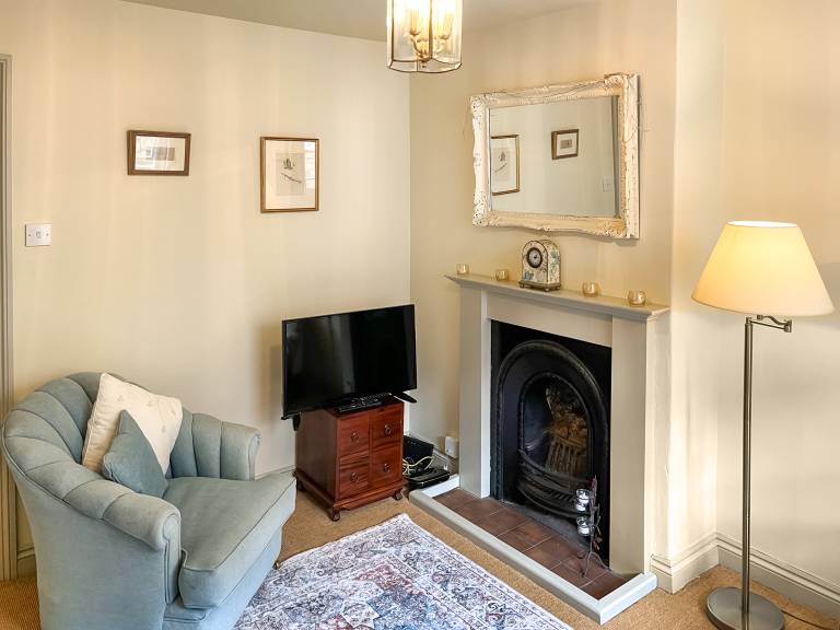 Family-oriented cottage with yard | River view | Next to the beach | Pets are welcome — photo 3