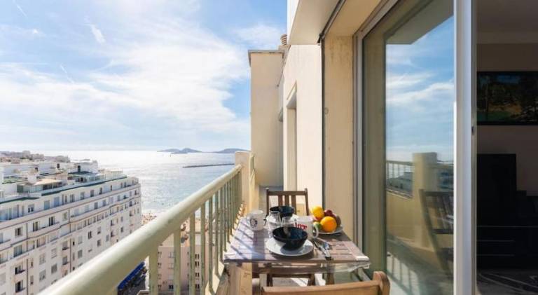 Wonderful holiday apartment | Near Fort St. Jean | Close to the beach | Pet-friendly in Marseille