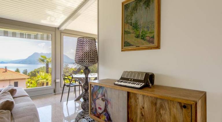 Apartment with terrace, BBQ & sauna in Stresa