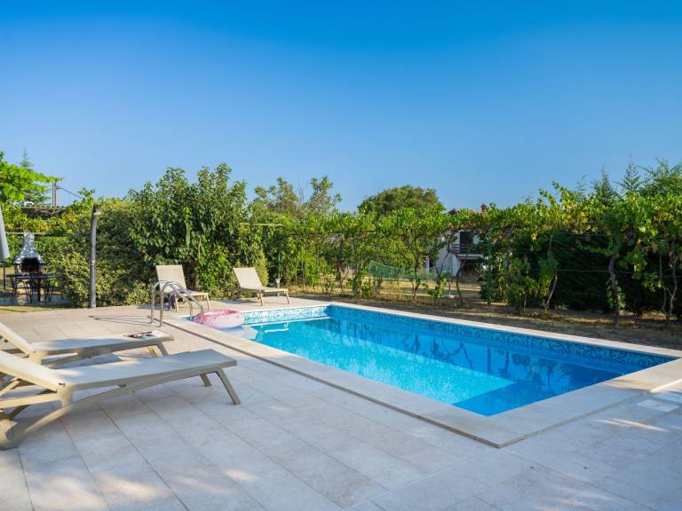 Attraktive Wohnung mit privatem Pool in Labin