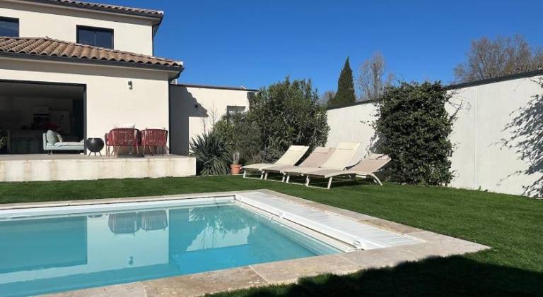Villa with patio, garden & private pool — photo 3
