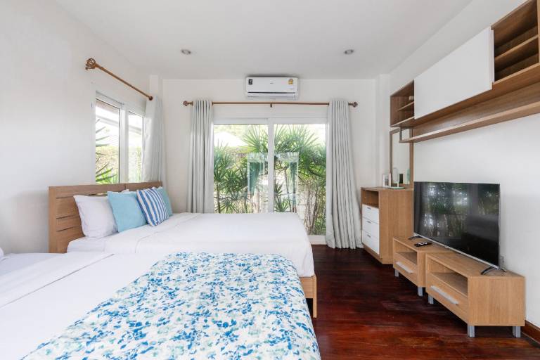 Vacation home with private pool & barbeque | Suitable for remote work | Pet-friendly — photo 2