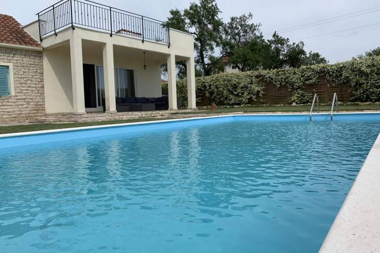 Vacation home with garden, private pool & terrace — photo 4