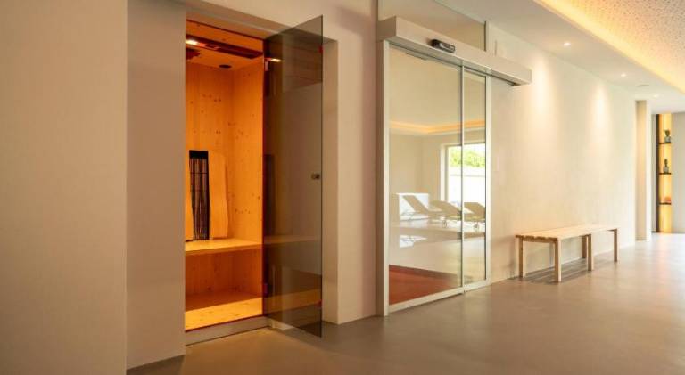 Serviced apartment with patio, garden & pool | Dogs allowed — photo 5