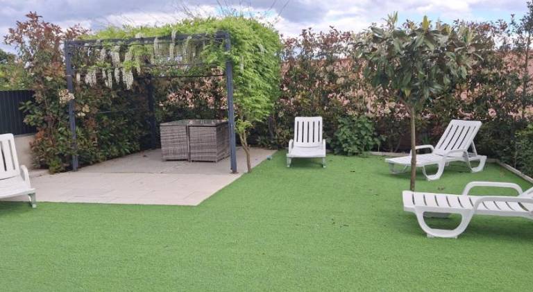 Vacation home with garden, private pool & grill | Pet-friendly — photo 4