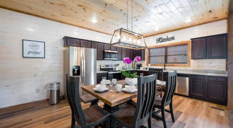 Big vacation home with hot tub | Pets are welcome — photo 3