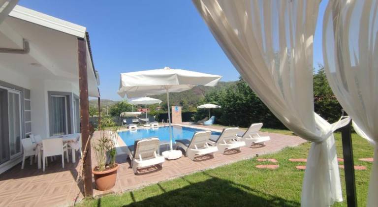 Villa with terrace, barbecue & private pool — photo 3