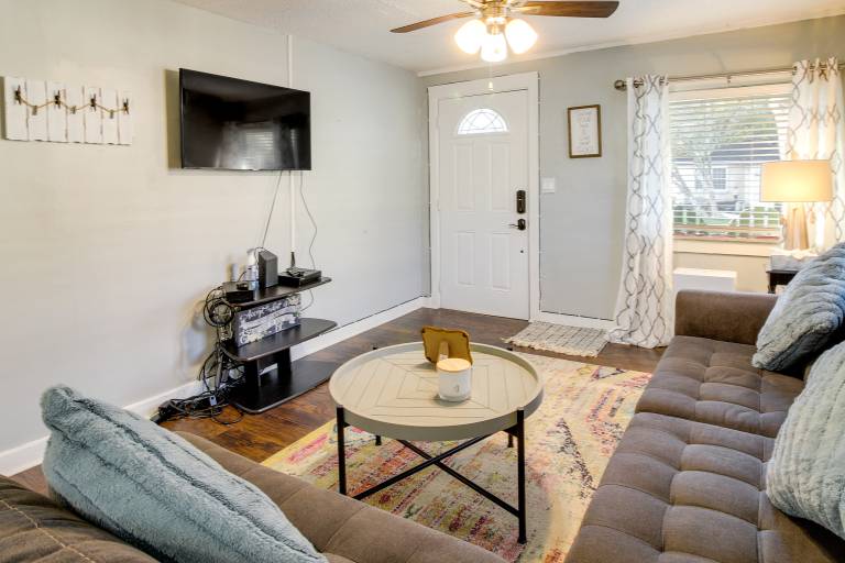 Savannah Home w/ Yard  3 Mi to Downtown! — photo 2