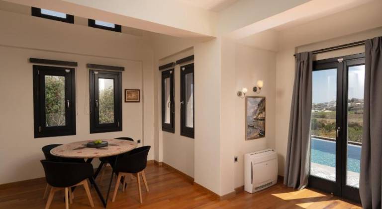 Serviced apartment with garden, pool & patio | Perfect for remote work — photo 4