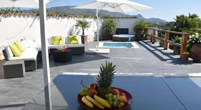 Villa with jacuzzi & pool — photo 2