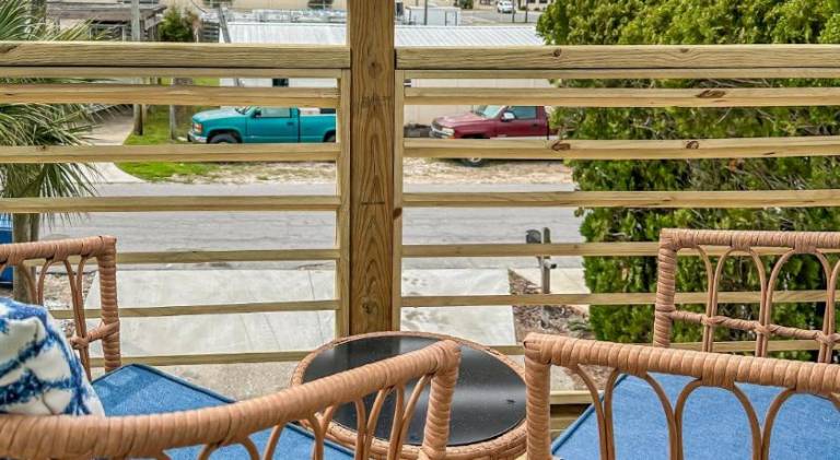 Vacation home with hot tub — photo 5