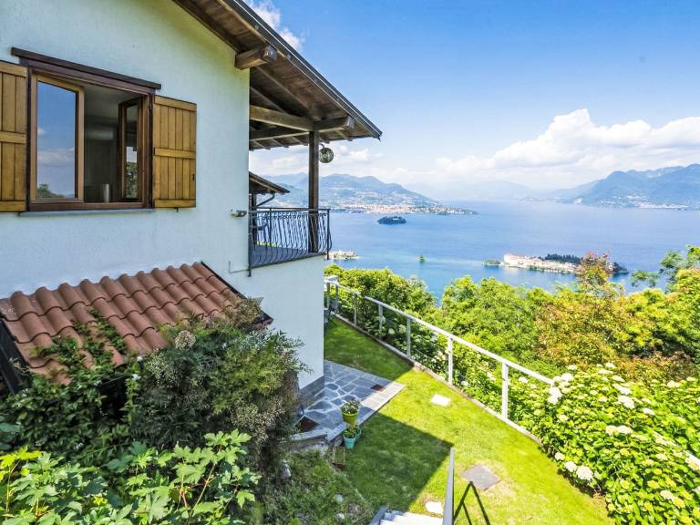 Ferienwohnung mit Hund inStresa Lago Maggiore f&uuml;r max. 4 Personen