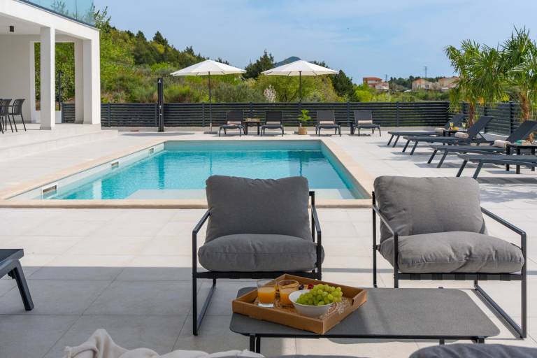 Villa with terrace, grill & private pool | Mountain view — photo 2