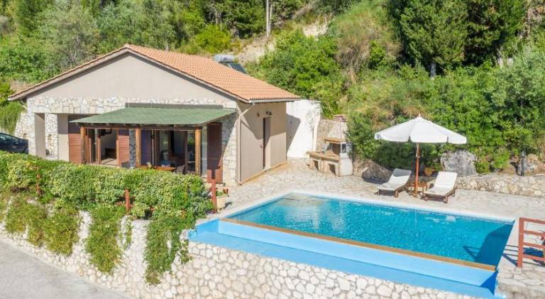 Villa with terrace, private pool & barbeque — photo 4