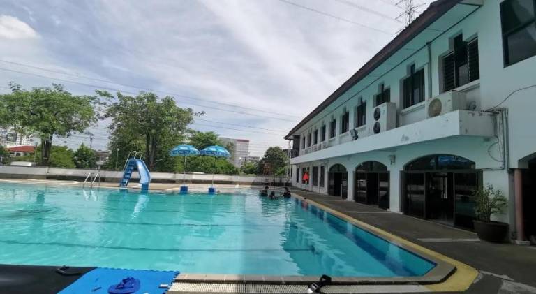 Serviced apartment with garden & pool — photo 3