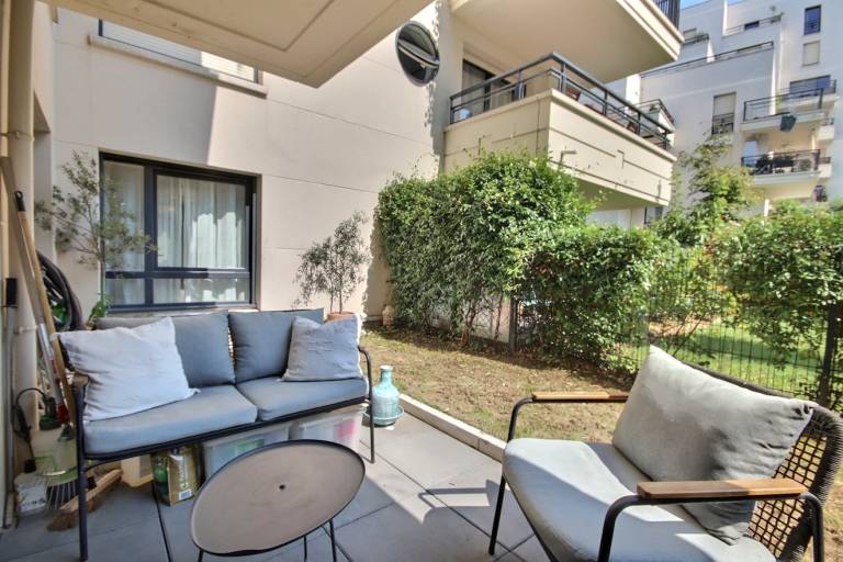 Apartment with terrace — photo 2