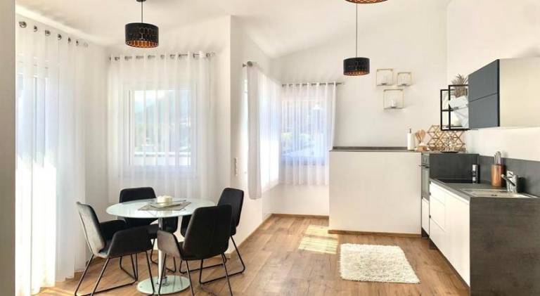 Apartment with patio — photo 3