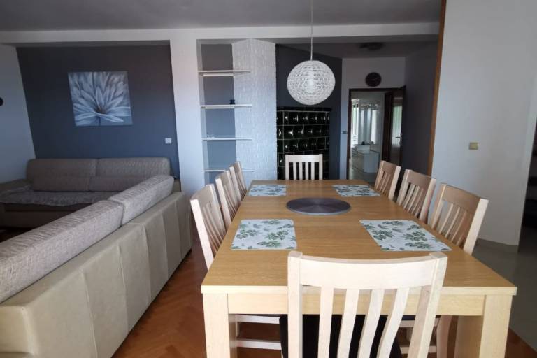 Fully equipped holiday apartment with patio & BBQ | Close to the beach | Dogs allowed — photo 4