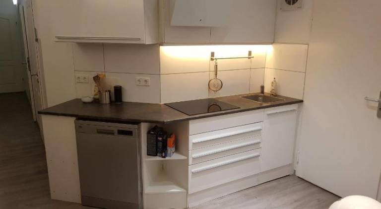 BudgetRooms - souterrain-private rooms & kitchen — photo 2