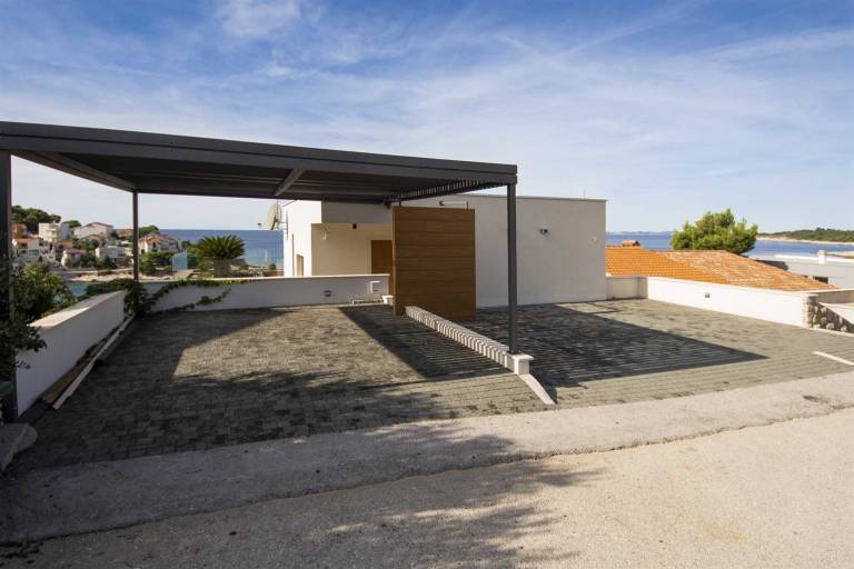 Lovely villa with BBQ, private pool & patio | Pool view | Perfect for remote work | Dogs allowed — photo 2