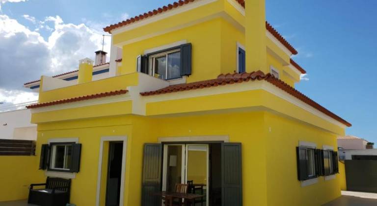 Vacation home with pool in Setubal