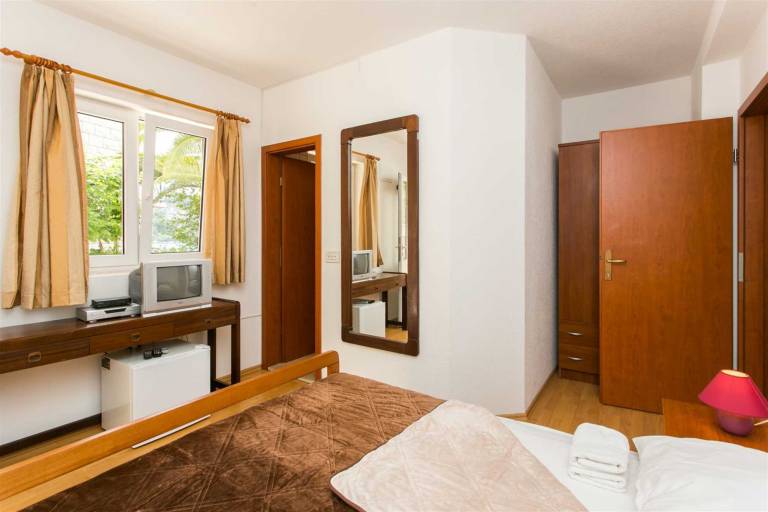 Holiday apartment with terrace | Water view — photo 4