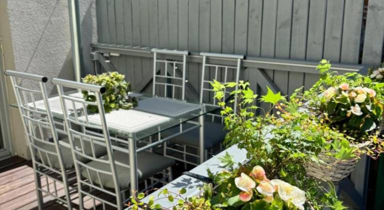 Apartment with patio — photo 5