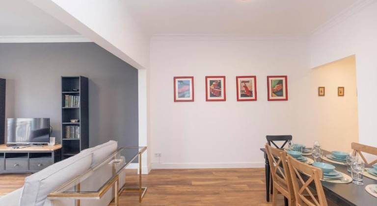 Trendy Waterfront Apt with a Striking View — photo 3