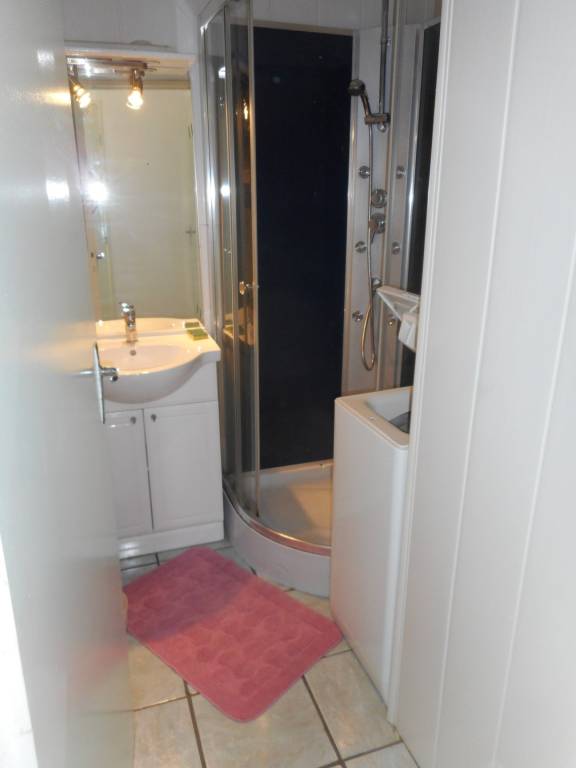 Rental apartment with patio — photo 4