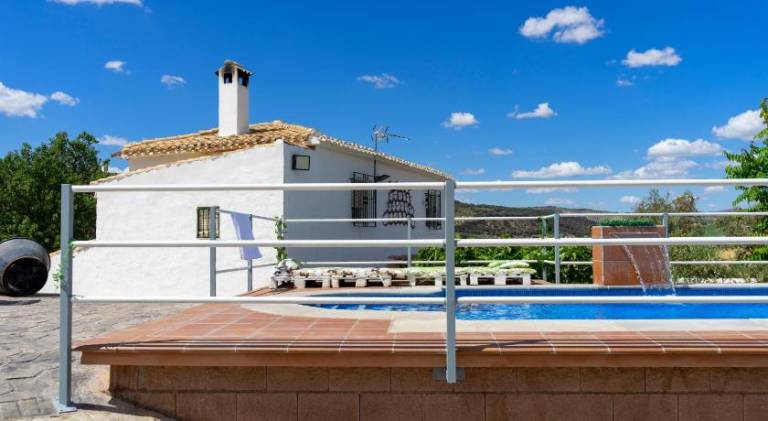 House with private pool, garden & patio — photo 4