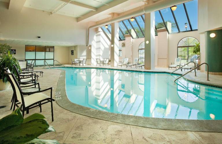 Embassy Suites by Hilton Indianapolis North — photo 3