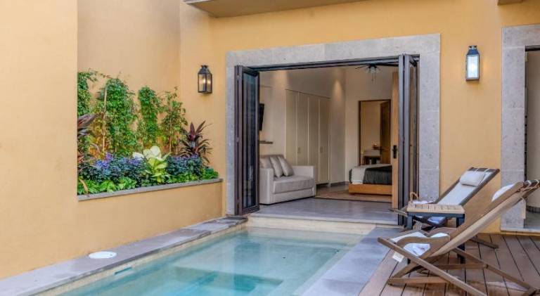Villa with pool — photo 3