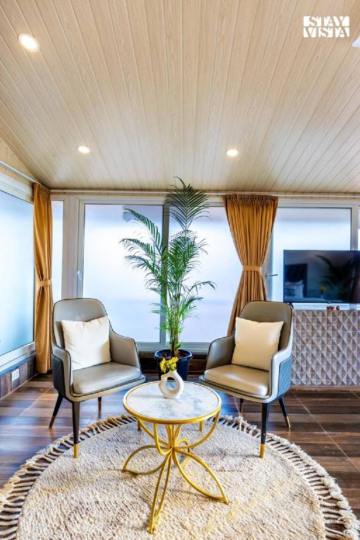 Villa with private pool, garden & patio | Pets allowed — photo 2
