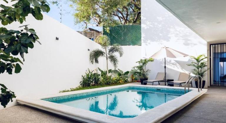 Apartment with pool — photo 3