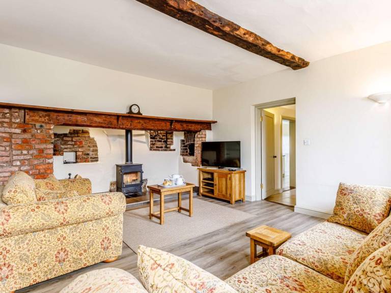 Fully equipped pleasant cottage with yard, jacuzzi & grill | Pets allowed — photo 3