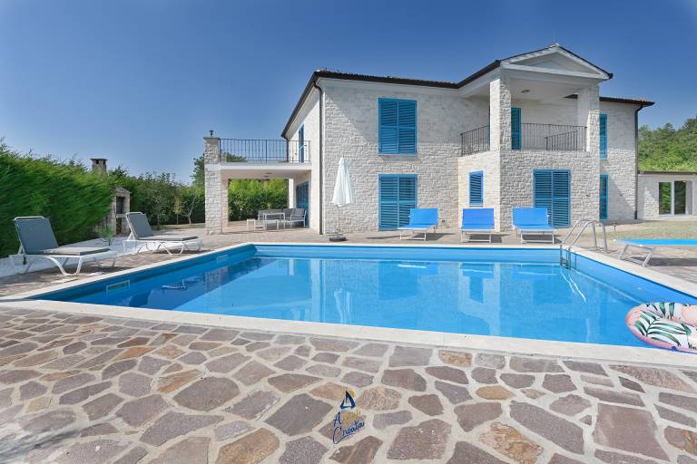 Charming 4BR Villa for 8+1 with Pool and Sauna — photo 2